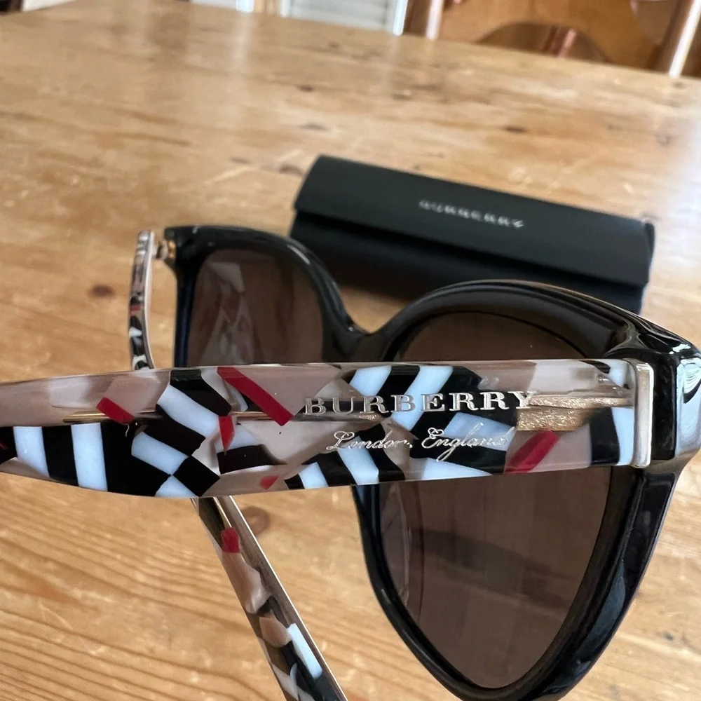 Burberry Black Cat-Eye Sunglasses with Case - Picture 7 of 13